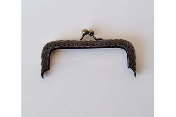 FECHO DE METAL DA VOVO COM FURO PARA COSTURA OURO VELHO
